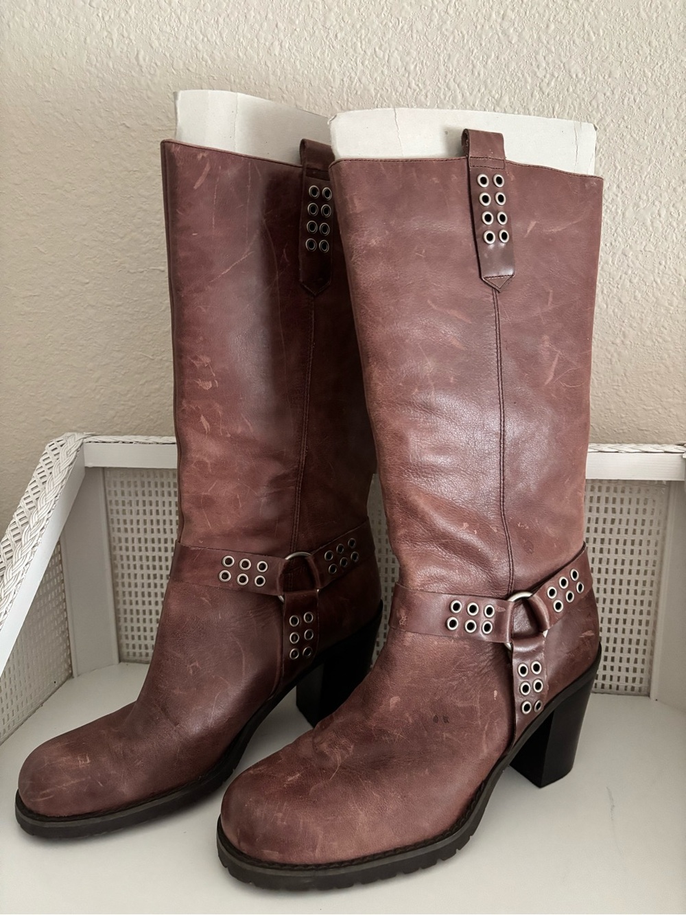 Chinese Laundry Distressed Brown Leather Harness Heeled Boots - Womenโs Sz 9.5